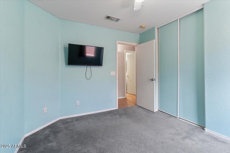 19-1046 E Silversmith Trail