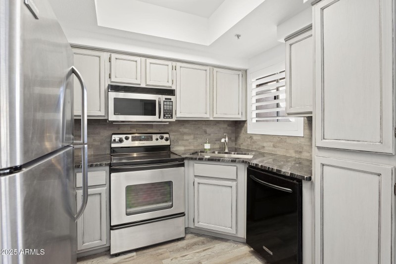 8-web-or-mls-9450-e-becker-ln-2065