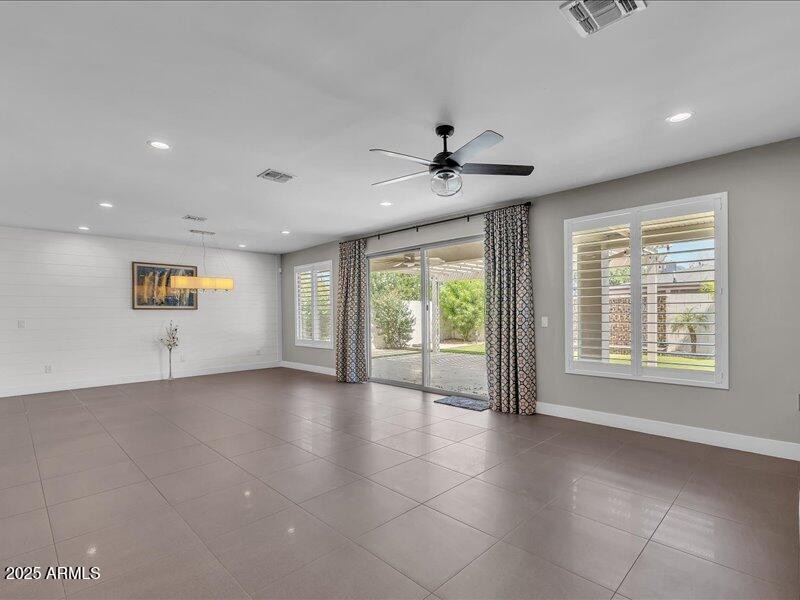 08-1010_E_Pierson_St12