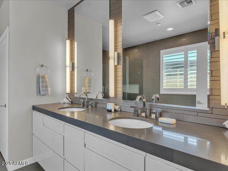 23-1010_E_Pierson_St23