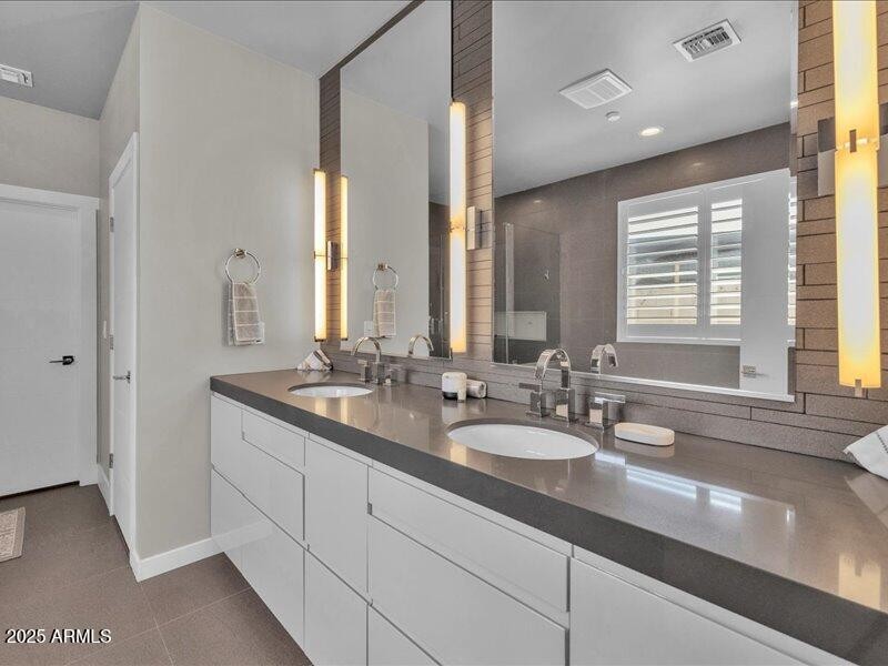 24-1010_E_Pierson_St24