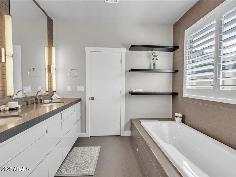 25-1010_E_Pierson_St25