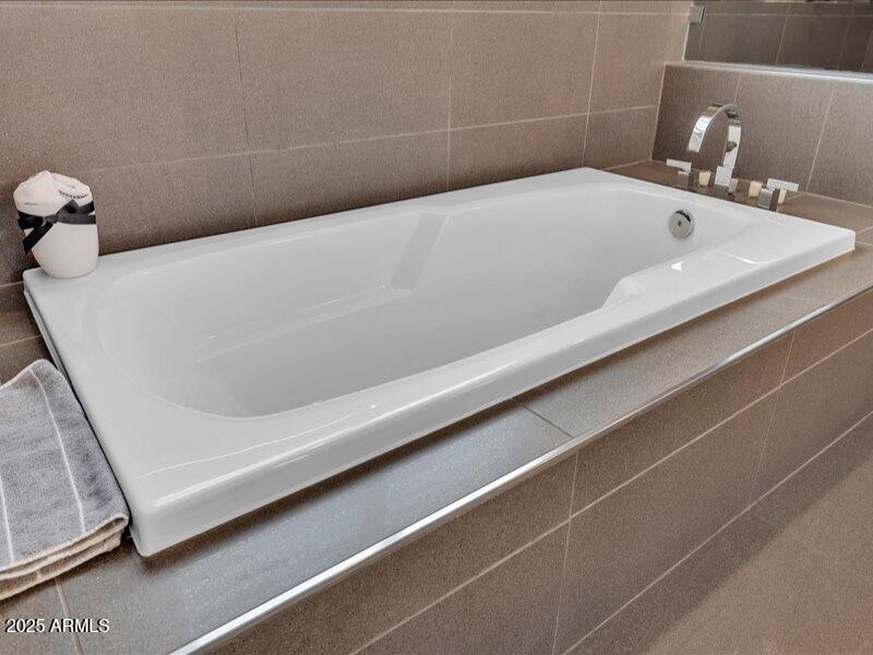 28-1010_E_Pierson_St28