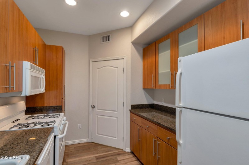 4-web-or-mls-Qp-8663