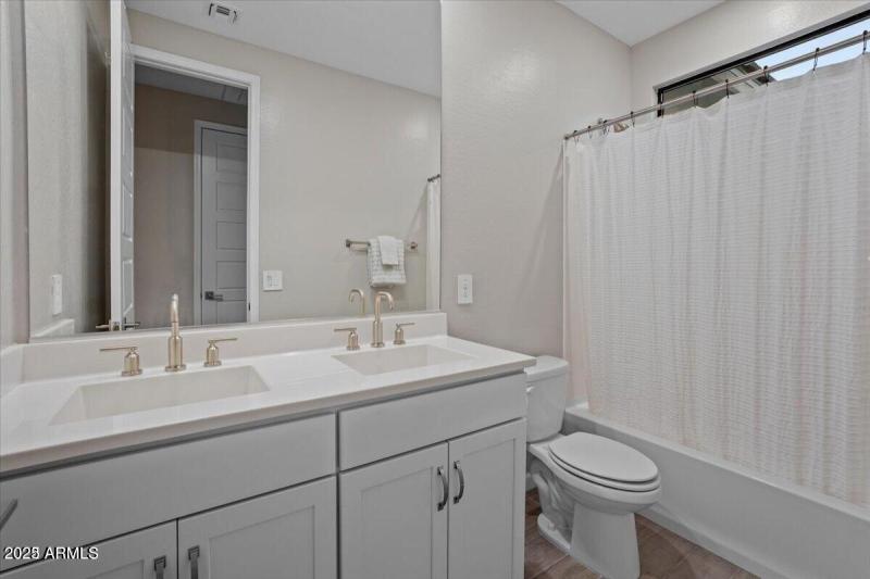 Full Bath with Dual Sinks