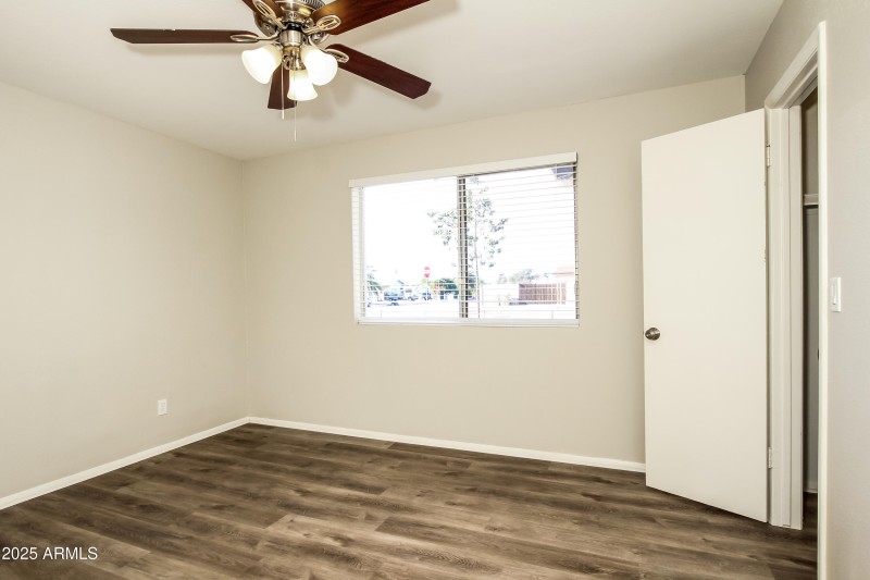 007-photo-primary-bedroom-10224277