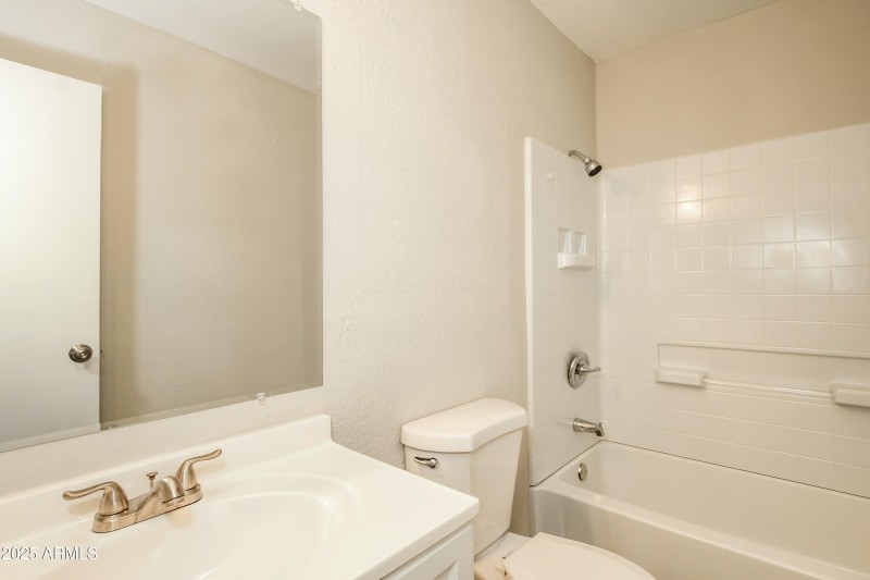 013-photo-bathroom-10224280