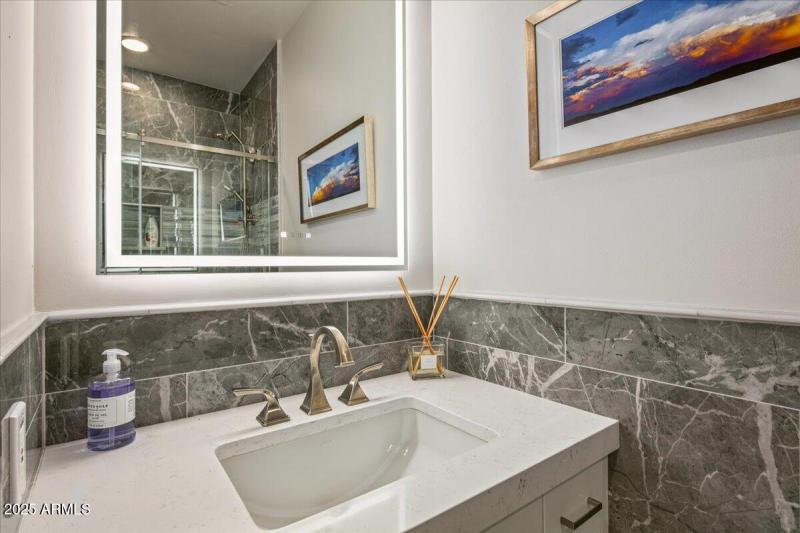 49-Ensuite Bath ~ Vanity