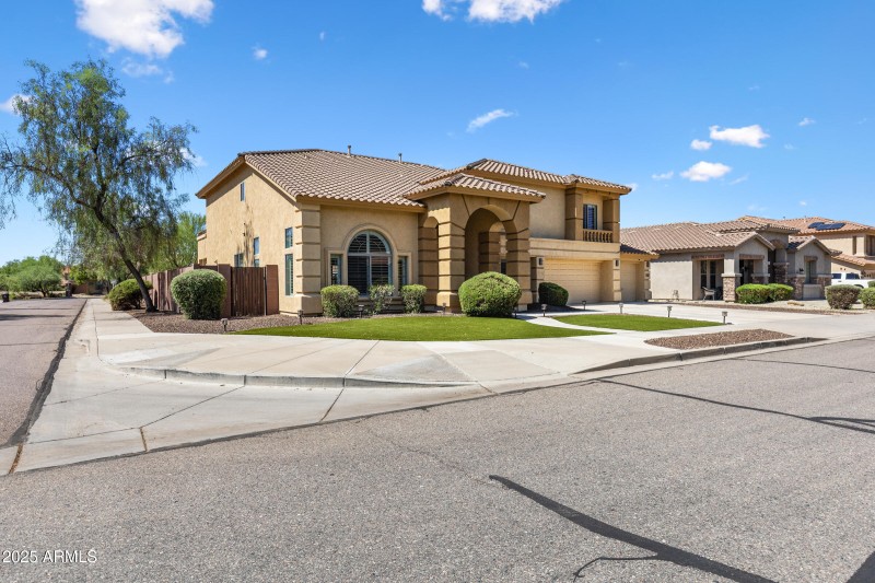 2409 W Quail Track Dr-3