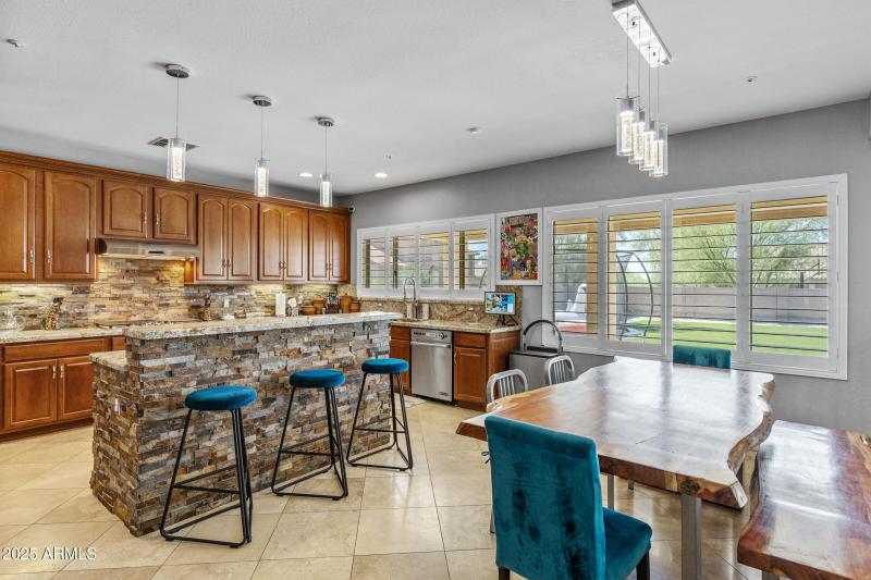 2409 W Quail Track Dr-18