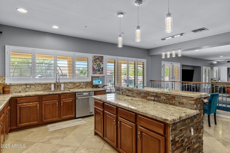 2409 W Quail Track Dr-23