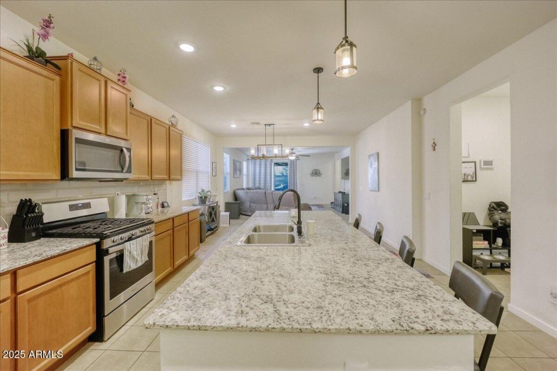 16-9825-W-Trumbull-Rd-Kitchen-4