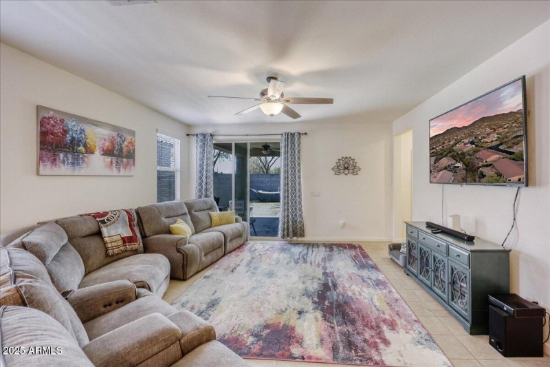 18-Living Room-9825-2-Trumbull-Rd