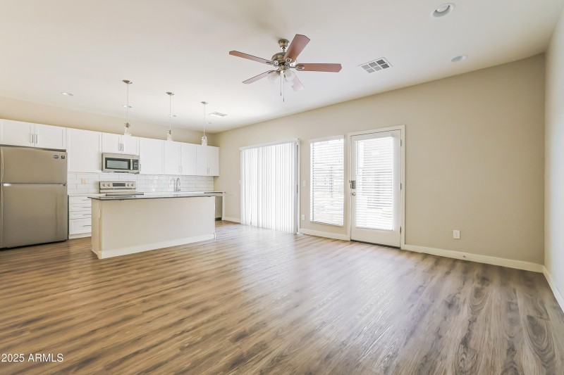 003-photo-living-room-14589186