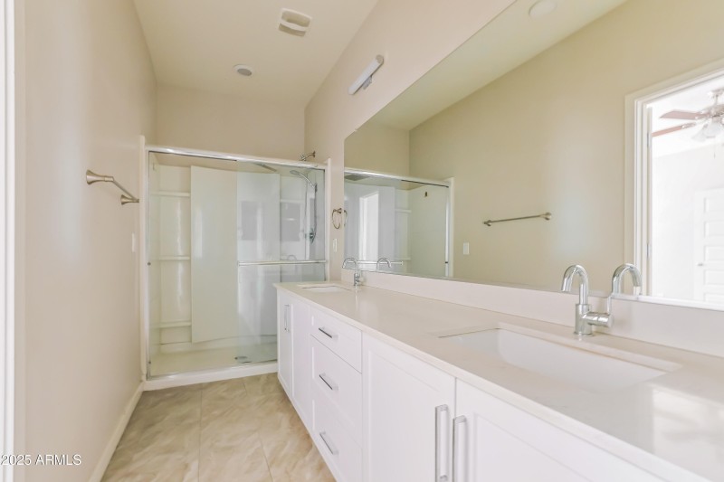 010-photo-primary-bathroom-14589181