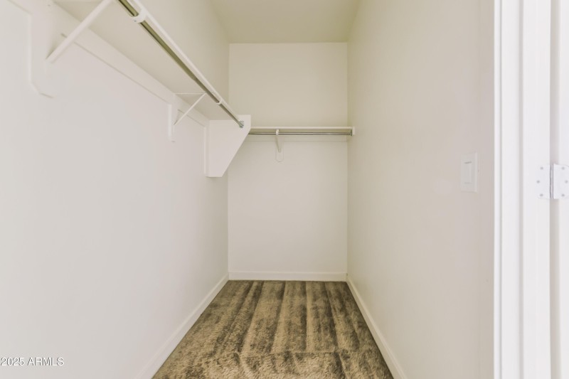 011-photo-walk-in-closet-14589182