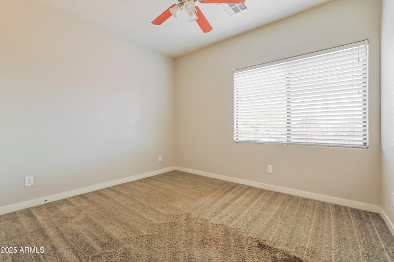 012-photo-bedroom-14589184