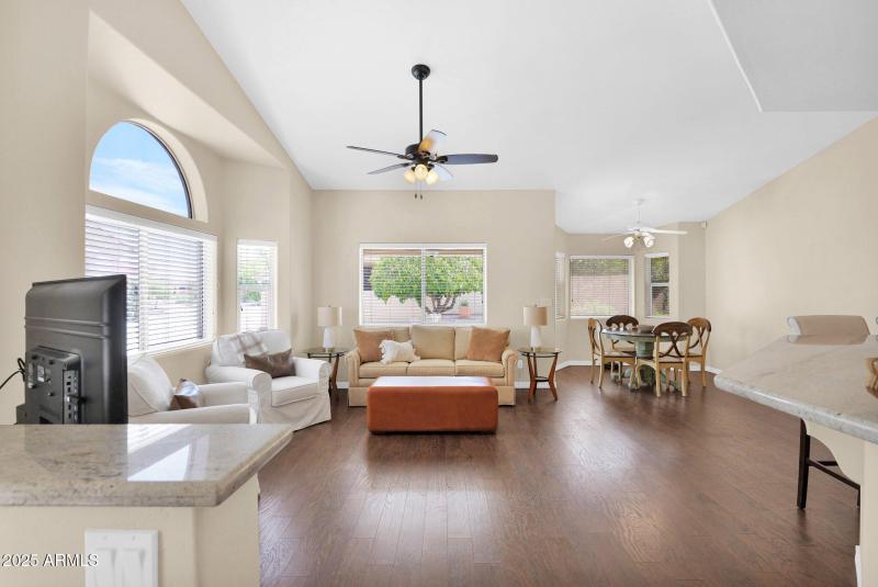 24-web-or-mls-P1246032