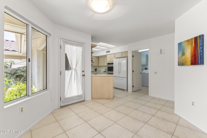 BREAKFAST DINETTE AREA