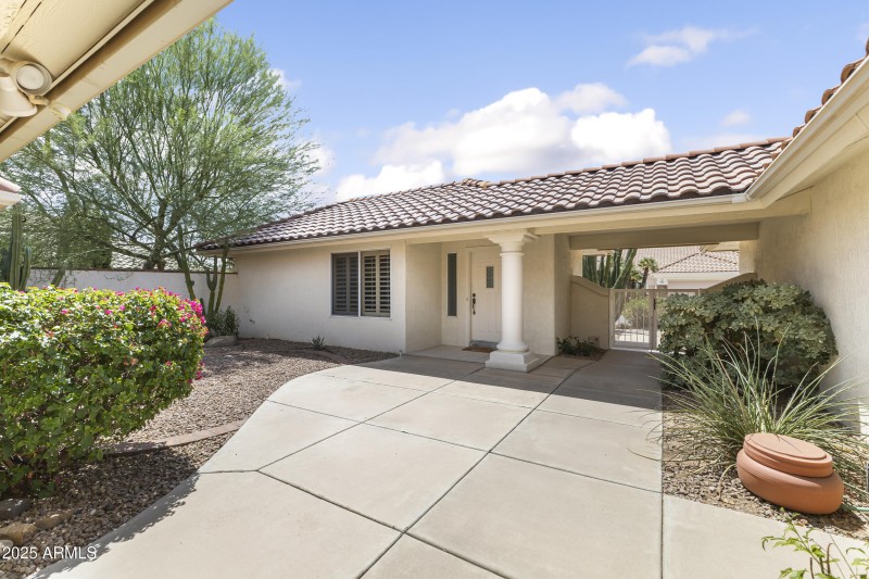 FRONT INTERIOR COURTYARD