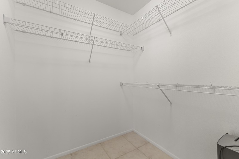 WALK-IN CASITA CLOSET