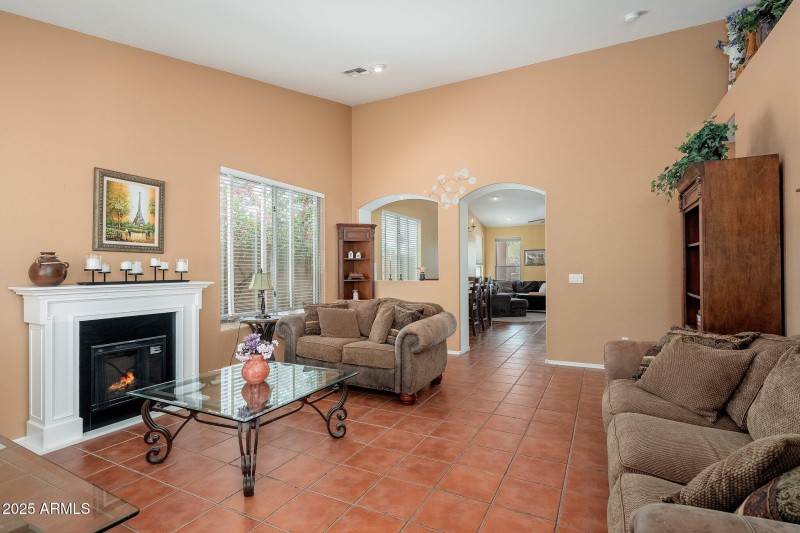 4541 E Brilliant Sky Dr - 06