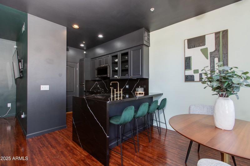 Dining Area & Kitchen