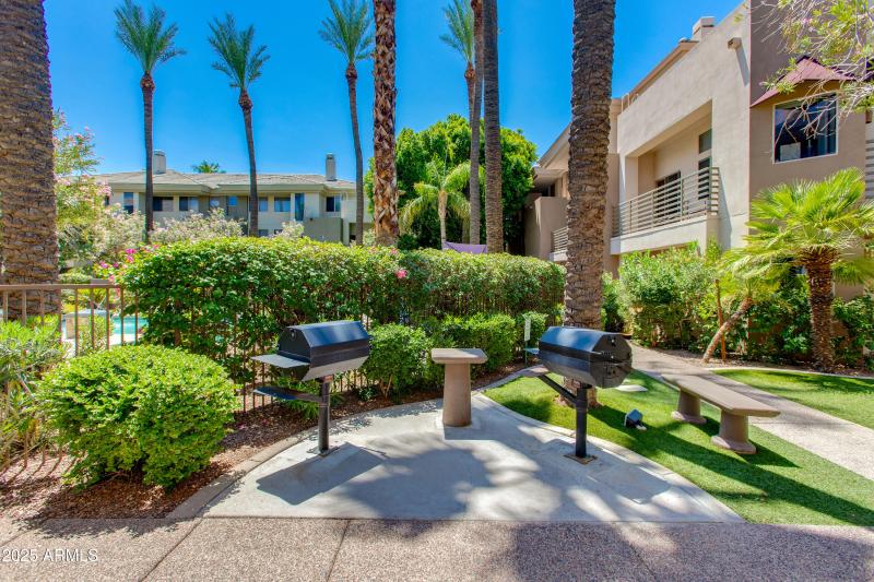 Common Area - Grills