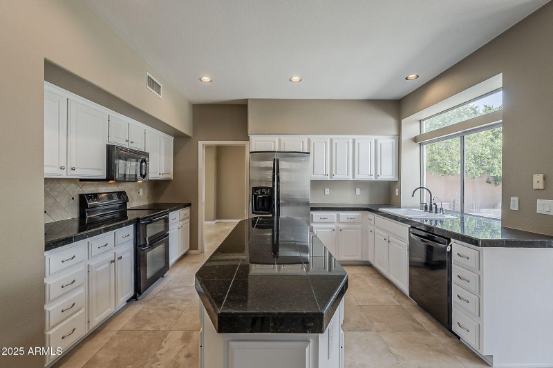 12-web-or-mls-Glenhaven-12