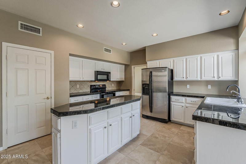 13-web-or-mls-Glenhaven-13