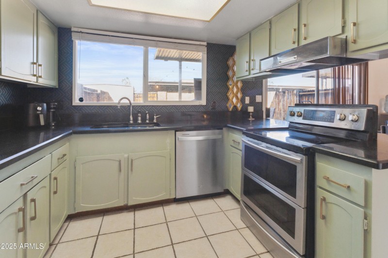 8410 N 32ND AVE, Phoenix, AZ 85051