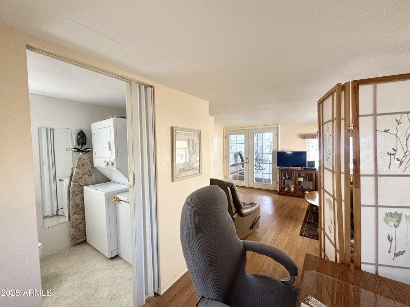 .5 BATH/LAUNDRY ENTRY