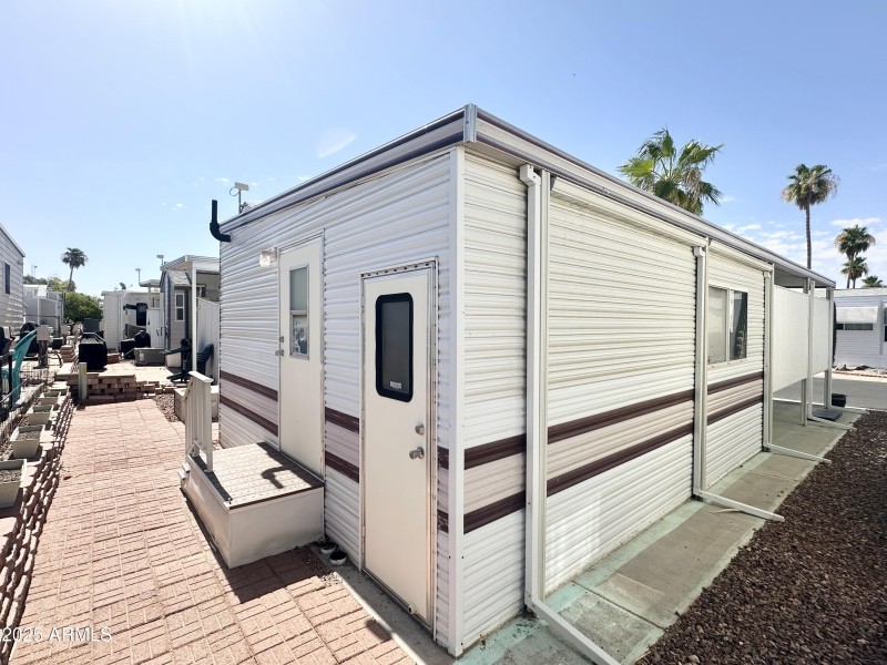 REAR ENTRY DOOR/SHED DOOR