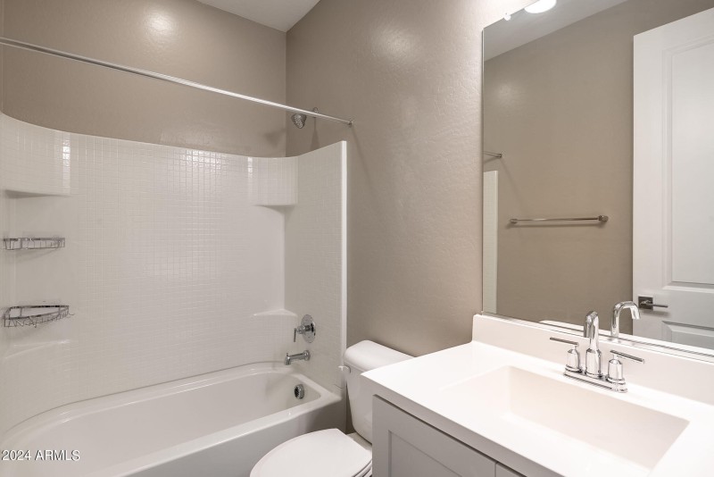 27-web-or-mls-901-s-smith-rd-1036