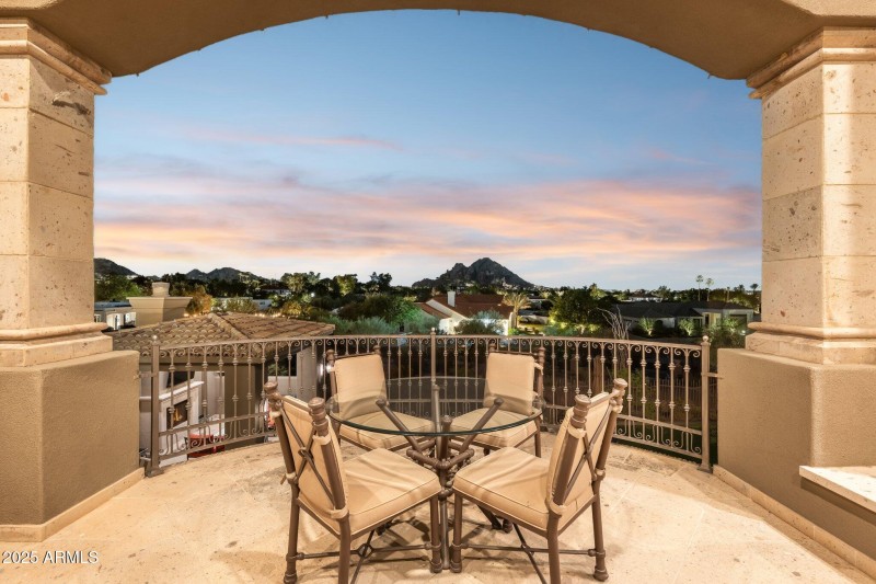 Patio with Camback -5738-n-32nd-pl