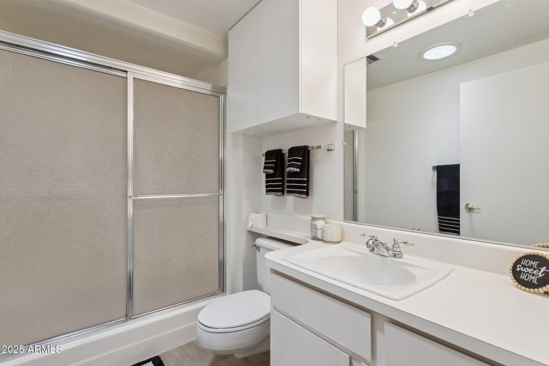 Private En-suite Master Bathroom