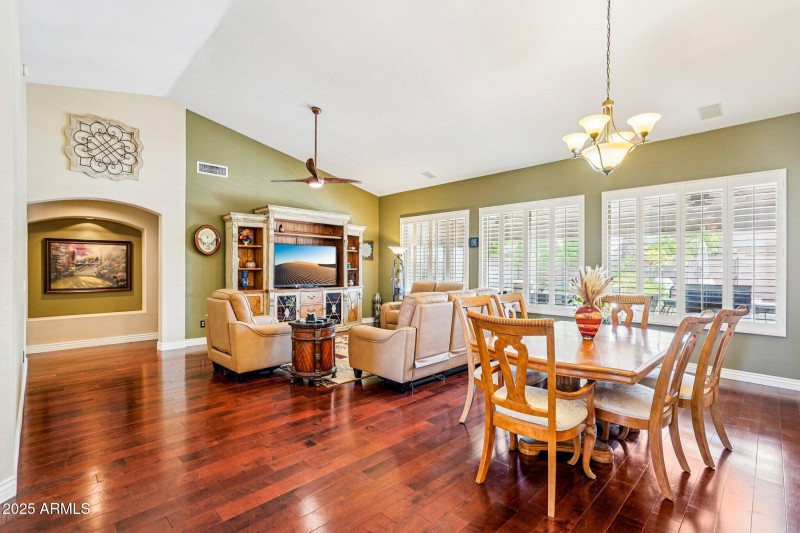 10-web-or-mls-N 85th Dr-S0907-010