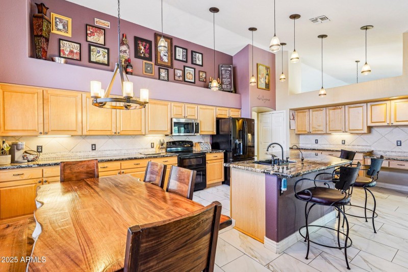 15-web-or-mls-N 85th Dr-S0907-015