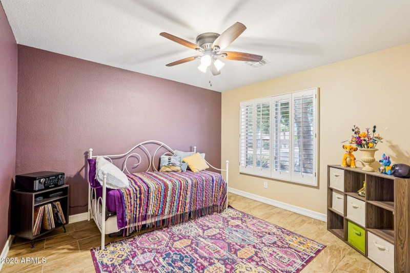 32-web-or-mls-N 85th Dr-S0907-032