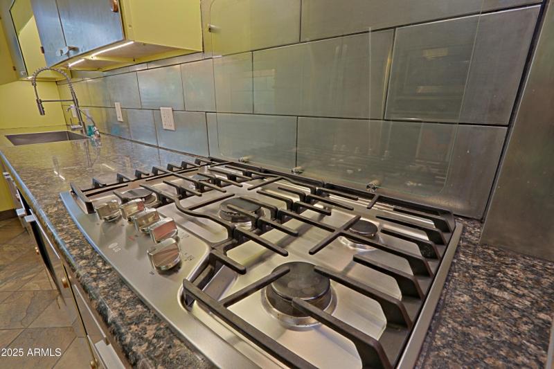 Gas cooktop