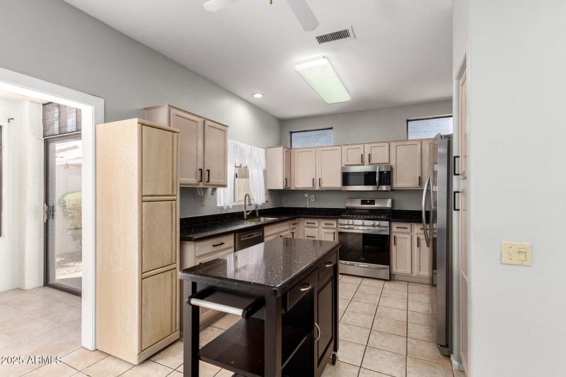 Kitchen movable center island