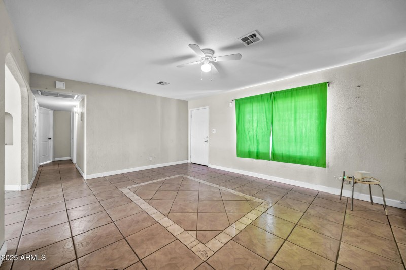 6101 N 31st Dr-4_(2048)