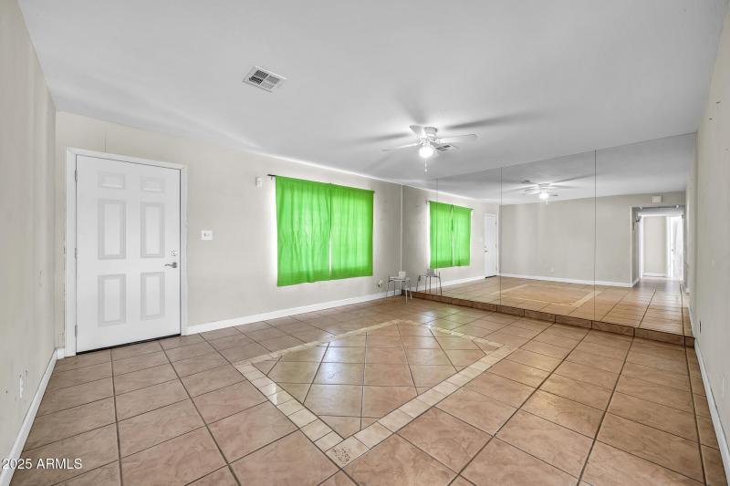 6101 N 31st Dr-5_(2048)