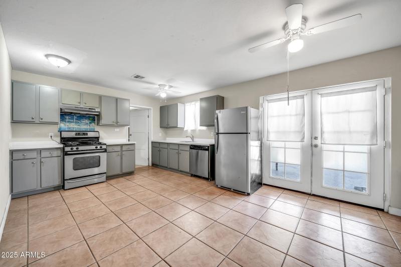 6101 N 31st Dr-7_(2048)