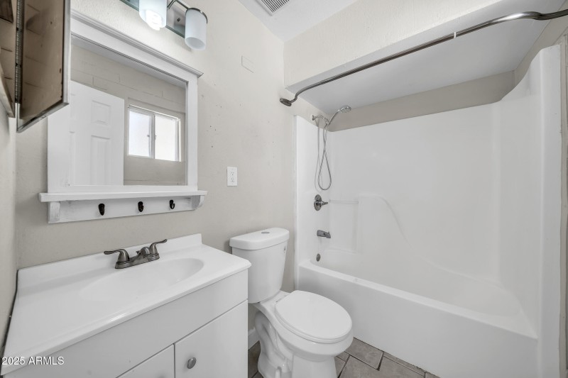 6101 N 31st Dr-11_(2048)