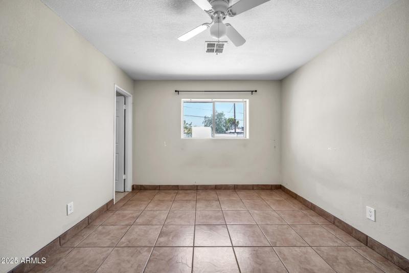 6101 N 31st Dr-12_(2048)