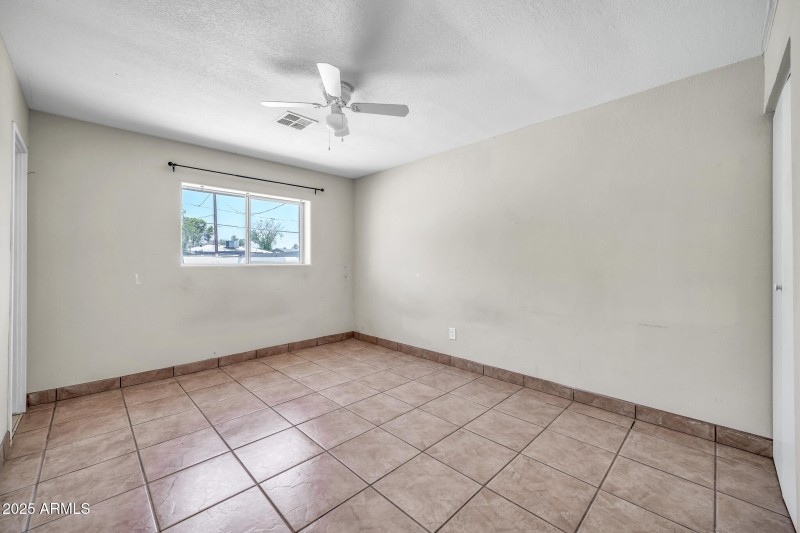 6101 N 31st Dr-14_(2048)