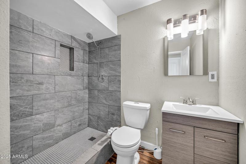 6101 N 31st Dr-15_(2048)