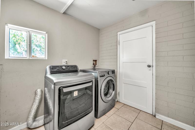 6101 N 31st Dr-21_(2048)