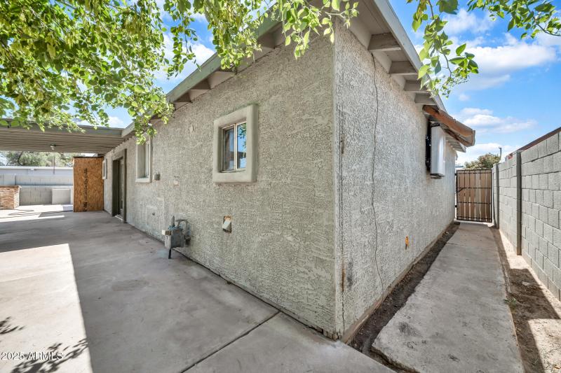 6101 N 31st Dr-22_(2048)